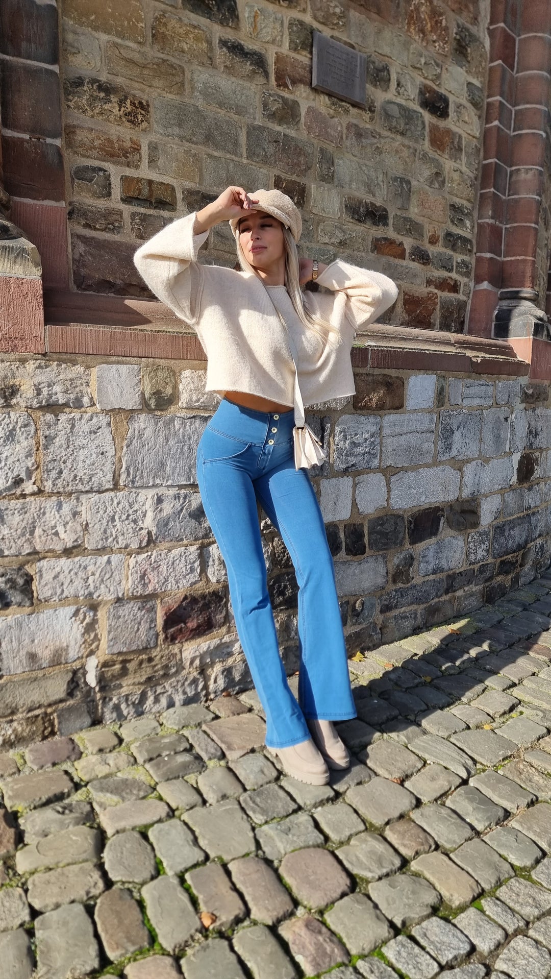 (WRUP11BHC002ORG-J4B) Blauwe WR.UP® Flared Jeans met een Hoge Taille en Knoopsluiting