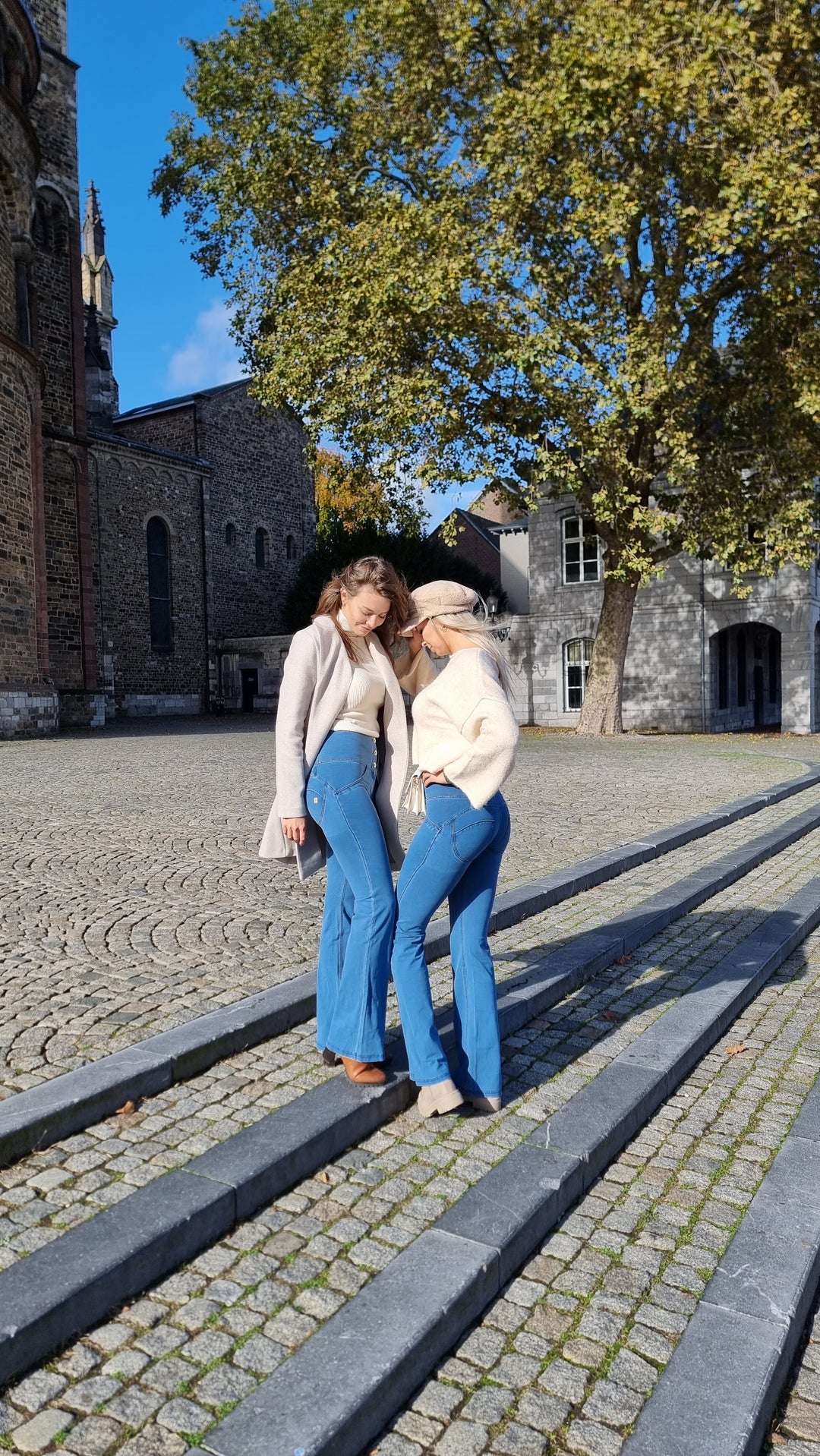 (WRUP11BHC002ORG-J4Y) Blauwe WR.UP® Flared Jeans met een Hoge Taille en Knoopsluiting