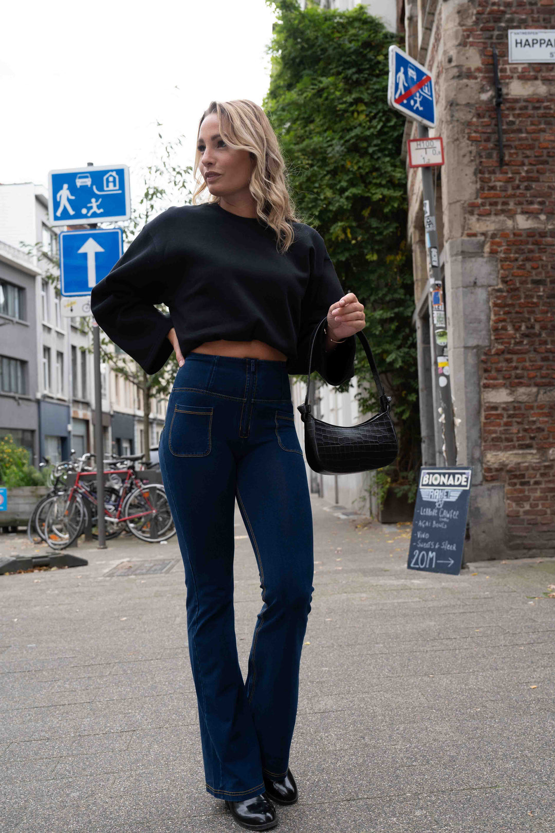 (WRUP11HF250-J0Z)  WR.UP® Flared Jeans met een Hoge Taille en Patch Pockets
