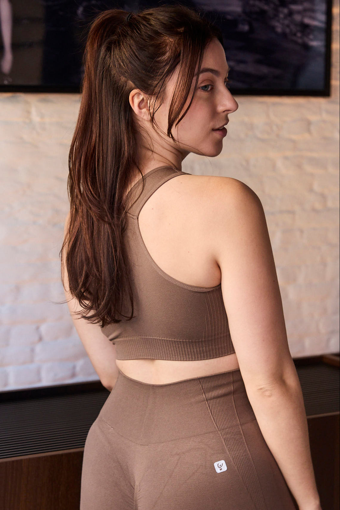 (F3WSFB10-M105) Seamless Bra with Crossed Shoulder Straps