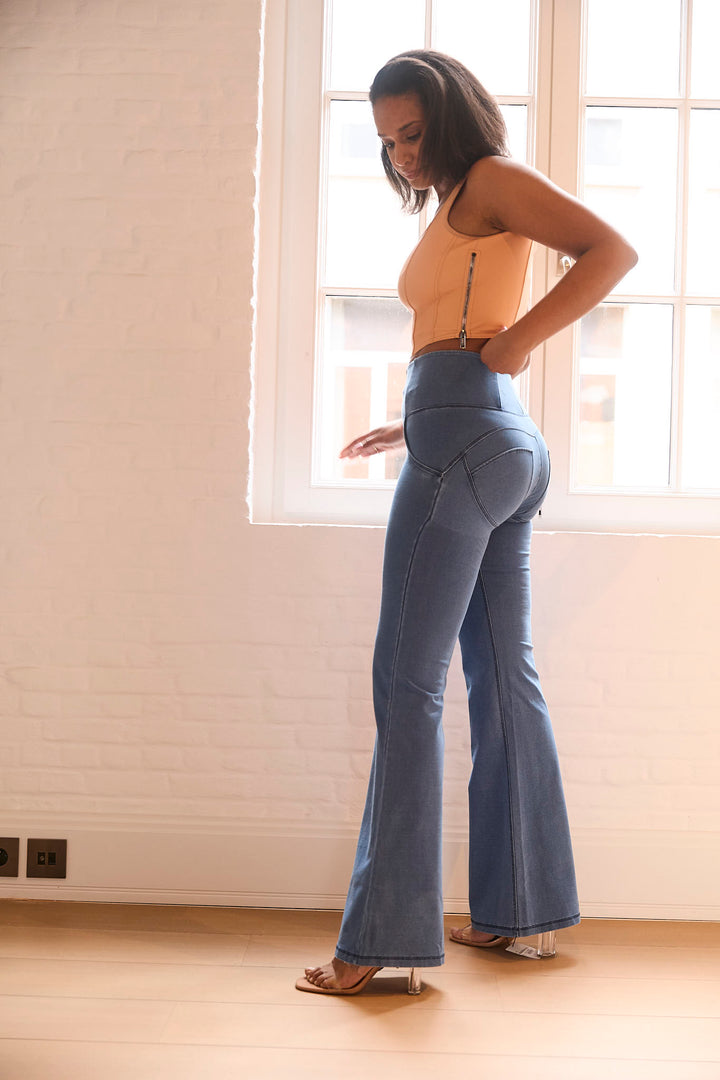 (WRUP29HF315-J4B) Blauwe WR.UP® Flared Jeans met een Hoge Taille en Ritssluiting