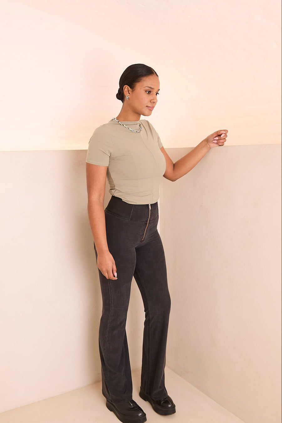Super High Waist WR.UP® Flared Jeans with Waistband in Soft Tencel