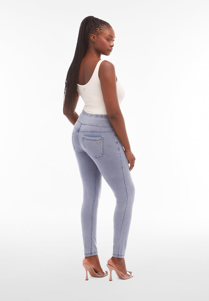 (NOW1HC002ORG-J107B) Blauwe N.O.W.®High waist met Knoop Sluiting