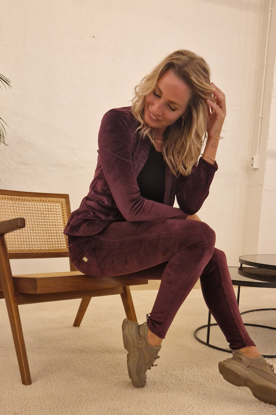 Ensemble de survêtement en velours violet WR.UP® comprenant un blazer et un pantalon en velours WR.UP®.