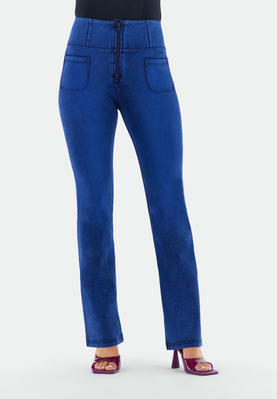 WRUP11HF209-J101B Helder Blauwe WR.UP® Flared Jeans met een Hoge Taille en Patch Pockets