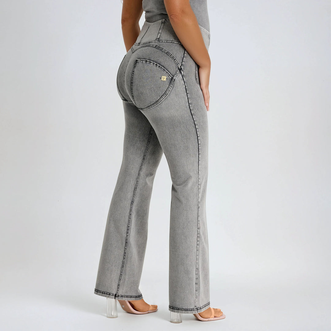 (WRUP11HF250-J3N) WR.UP® Flared Jeans met een Hoge Taille en Patch Pockets