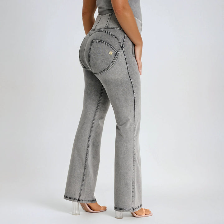 (WRUP11HF250-J3N) WR.UP® Flared Jeans met een Hoge Taille en Patch Pockets