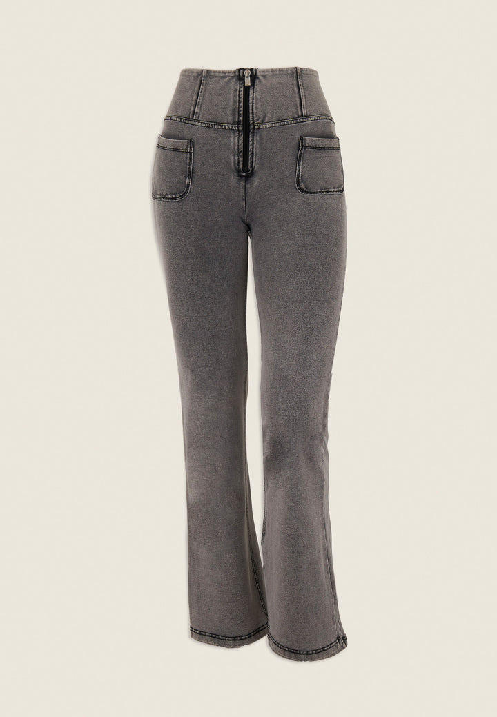 (WRUP11HF250-J3N) WR.UP® Flared Jeans met een Hoge Taille en Patch Pockets