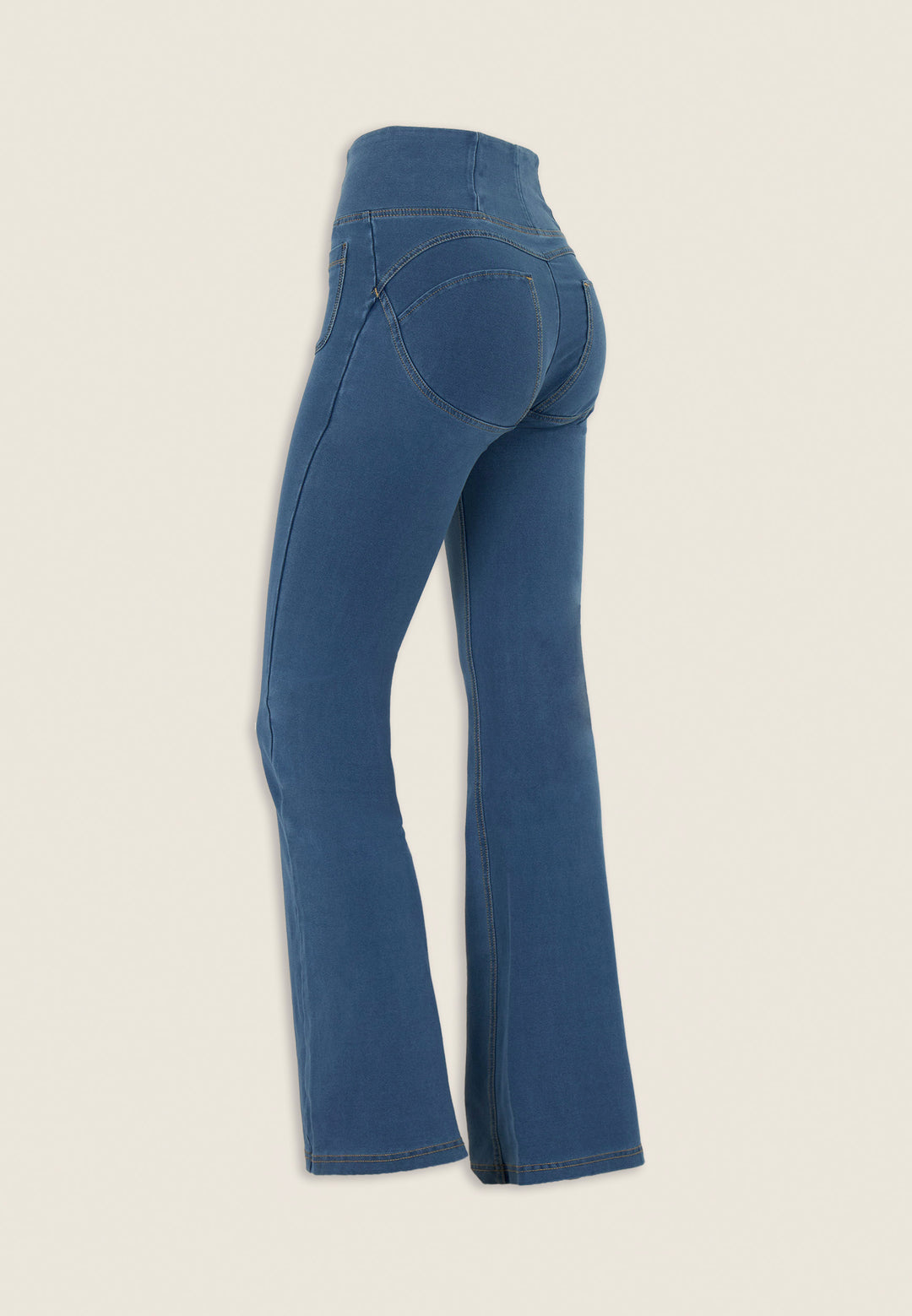 (WRUP11HF250-J4Z)  WR.UP® Flared Jeans met een Hoge Taille en Patch Pockets