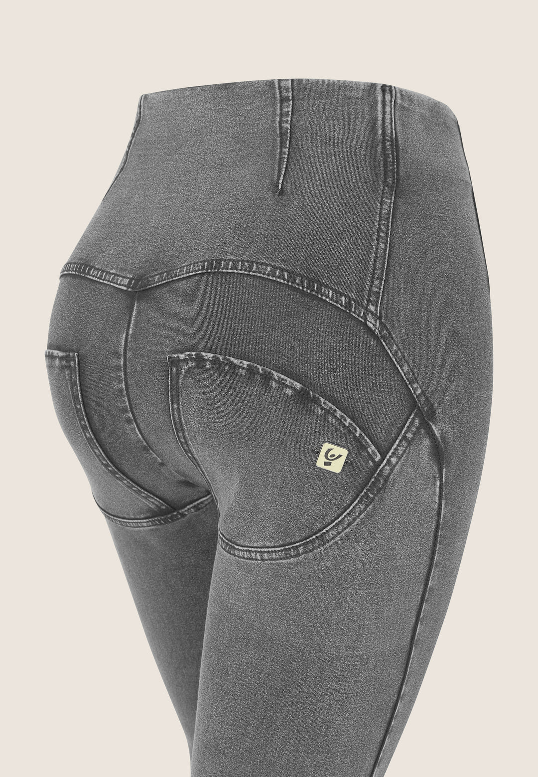 (WRUP11HS2532-J125N) WR.UP® Flared Jeans met een Hoge Taille en Knoopsluiting