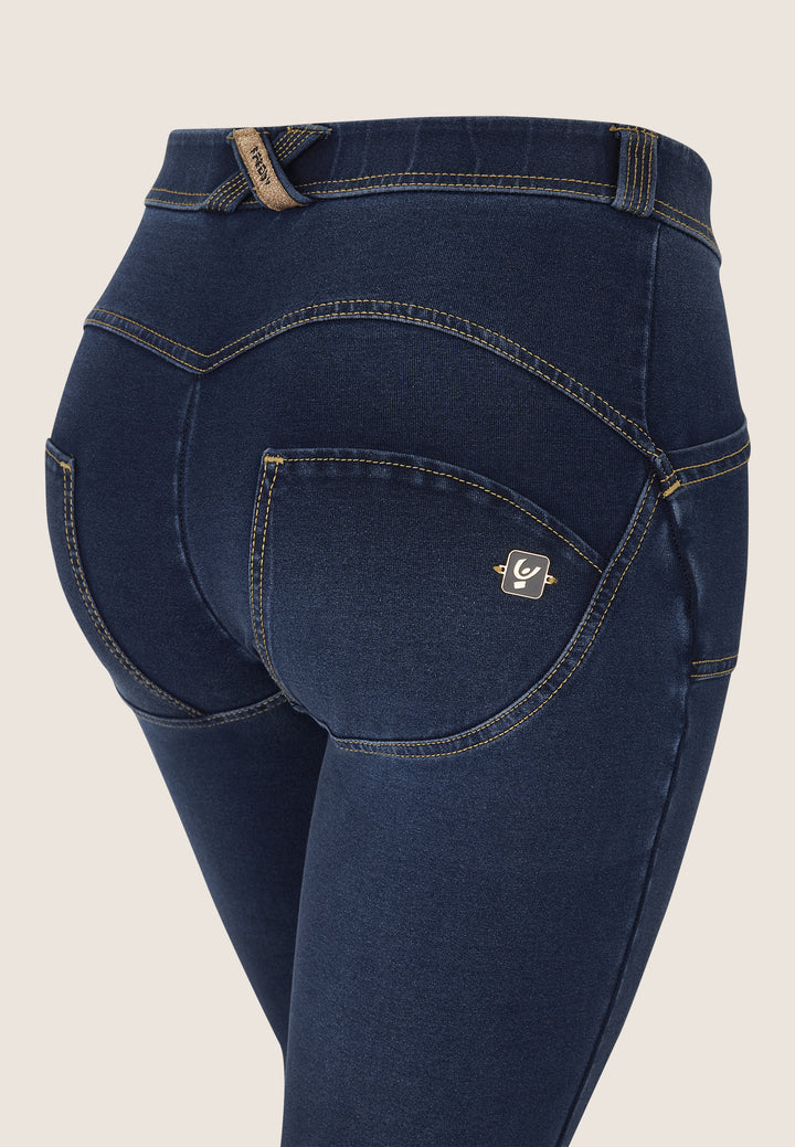(WRUP11RS2506-J0Z) Regular Waist WR.UP® Flared Jeans met Stoere Details en Golden Zip