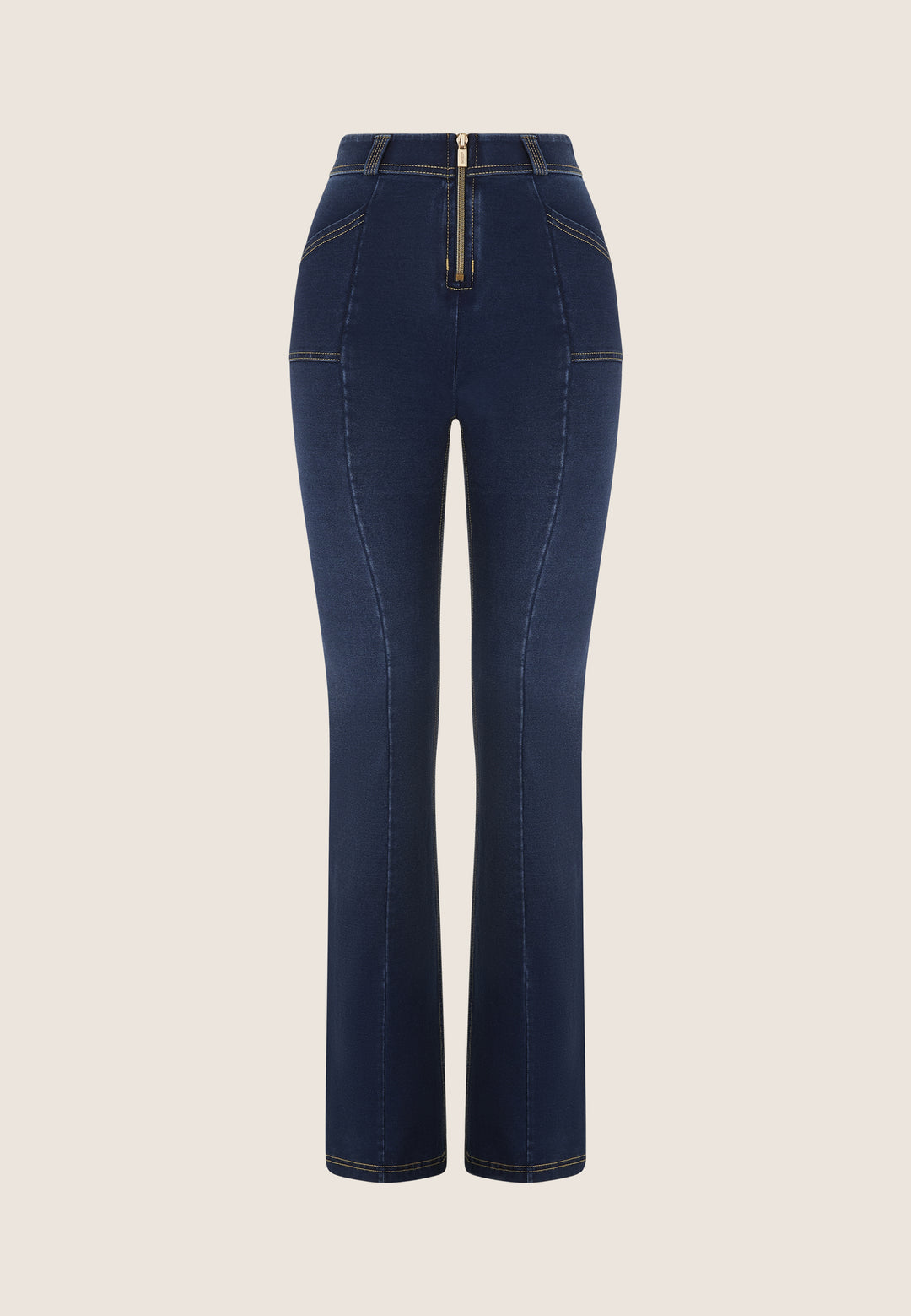 (WRUP11RS2506-J0Z) Regular Waist WR.UP® Flared Jeans met Stoere Details en Golden Zip