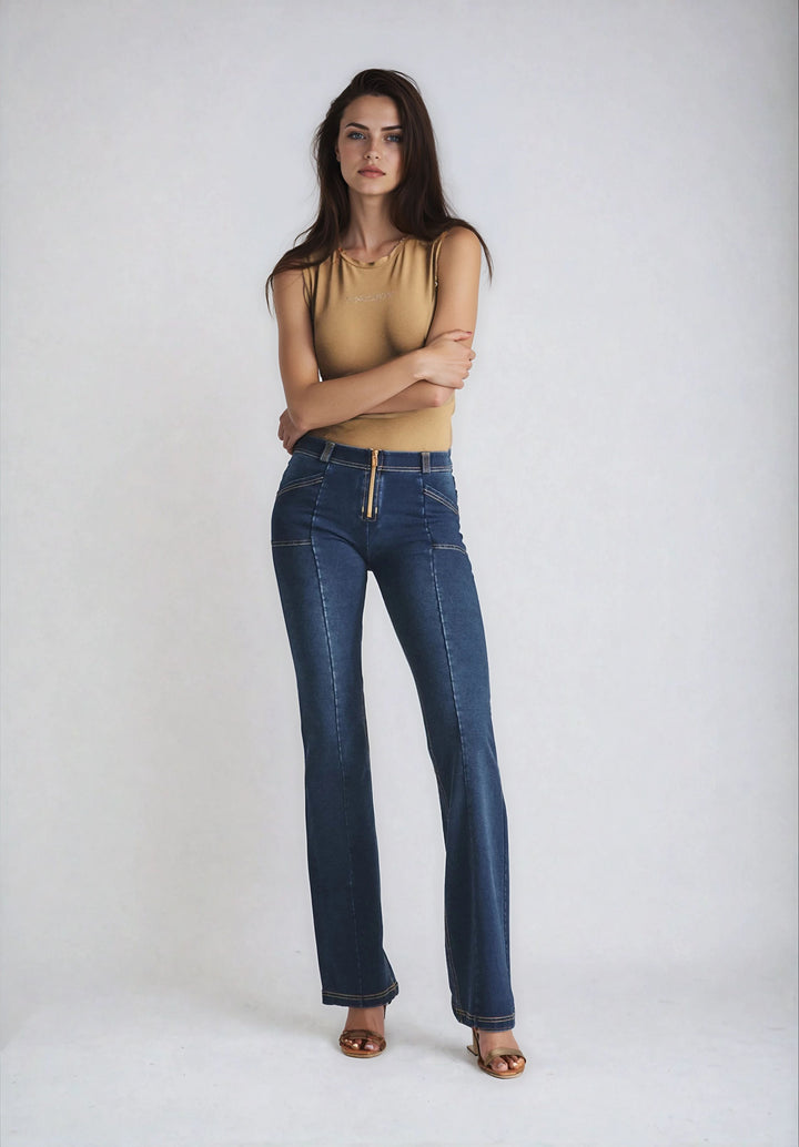 (WRUP11RS2506-J0Z) Regular Waist WR.UP® Flared Jeans met Stoere Details en Golden Zip