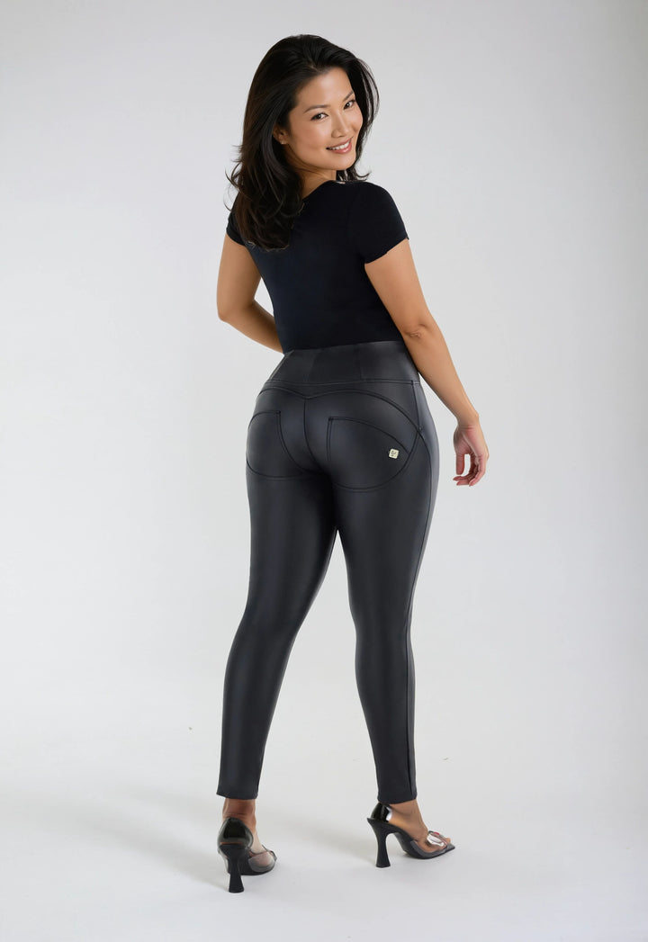 WRUP2HC006PREC-N Zwarte WR.UP® Leather Look met een Hoge Taille en Rits Sluiting