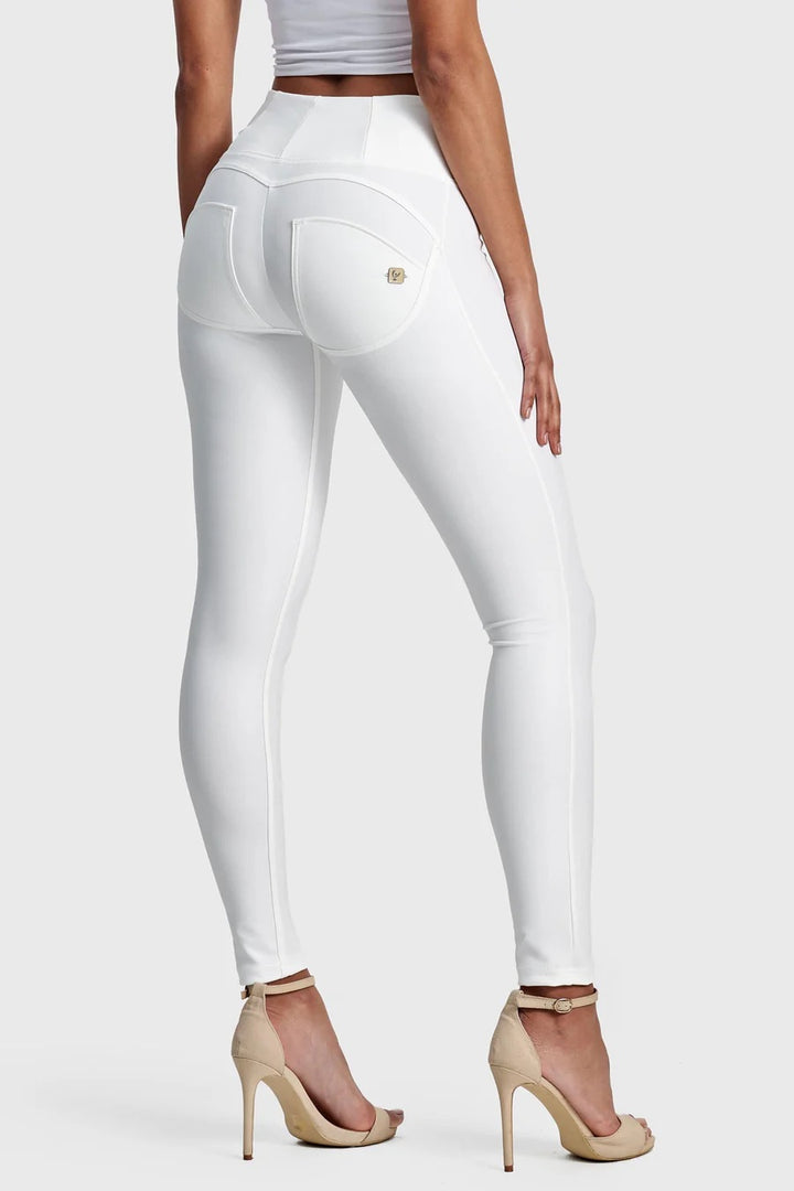 WRUP2HC006PREC-W Witte  WR.UP®Leather Look met een Hoge Taille en Rits Sluiting