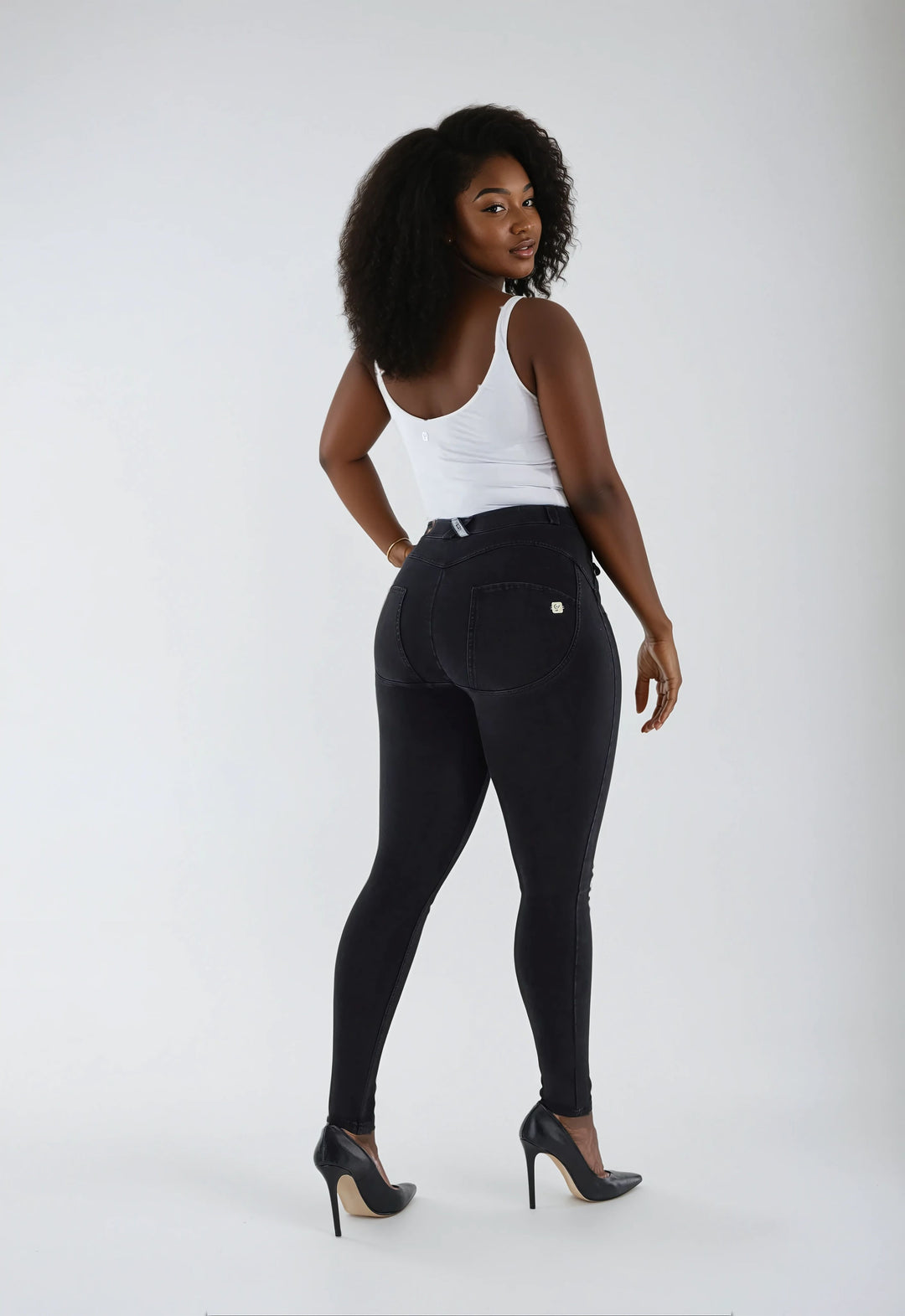 (WRUP1RC002NS-J7N)  Zwarte WR.UP® Curvy Fit Regular Waist in Denim Look