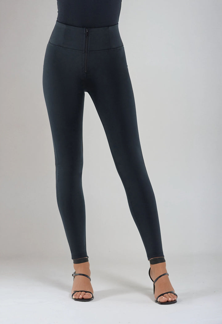 (WRUP2HC004REC-N) Zwarte WR.UP® met een Hoge Taille in Shiny D.I.W.O.