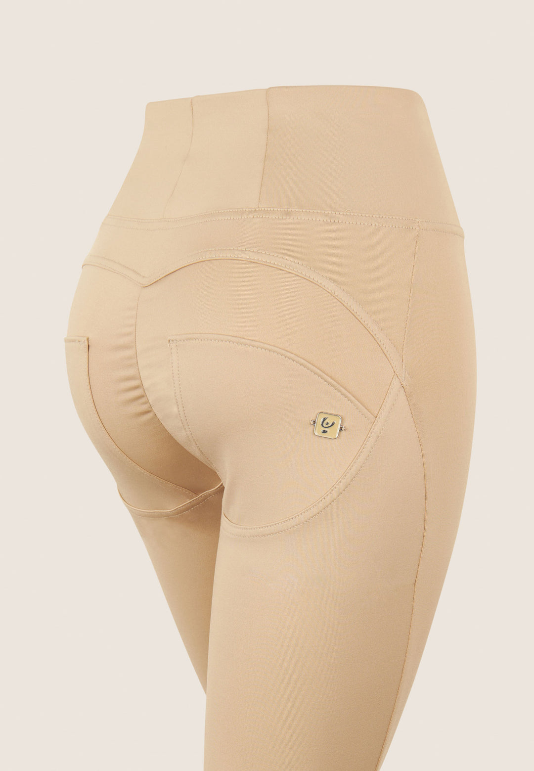 (WRUP2HC004REC-Z80)  Beige WR.UP® met een Hoge Taille in Shiny D.I.W.O.