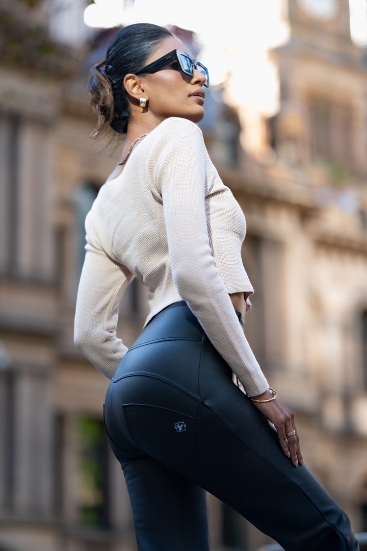 WRUP2HC006PREC-N Zwarte WR.UP® Leather Look met een Hoge Taille en Rits Sluiting