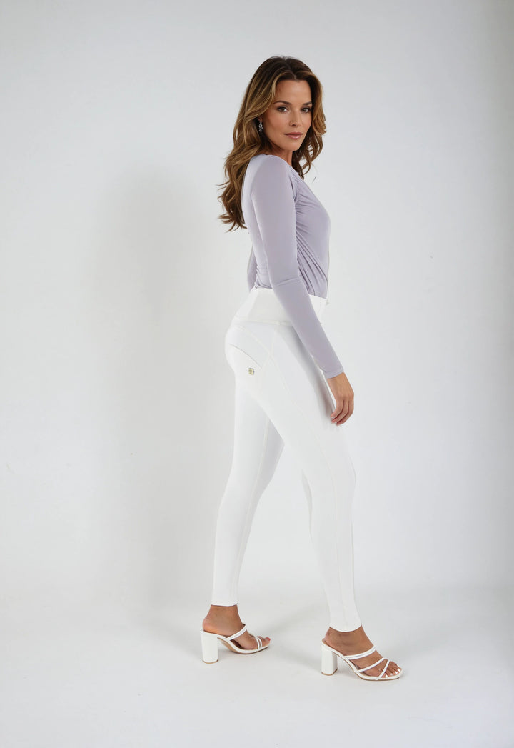 WRUP2HC006PREC-W Witte  WR.UP®Leather Look met een Hoge Taille en Rits Sluiting