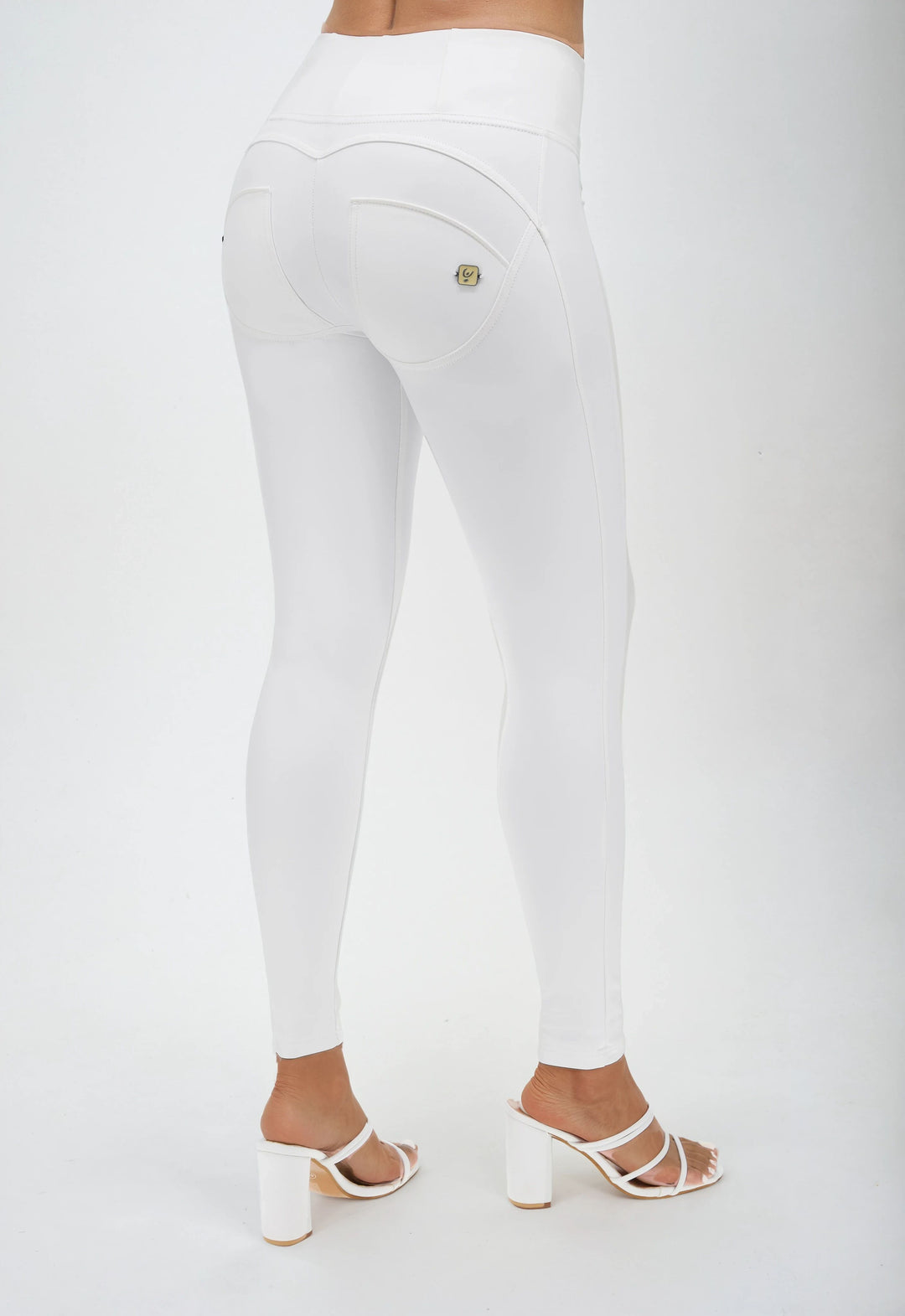 WRUP2HC006PREC-W Witte  WR.UP®Leather Look met een Hoge Taille en Rits Sluiting