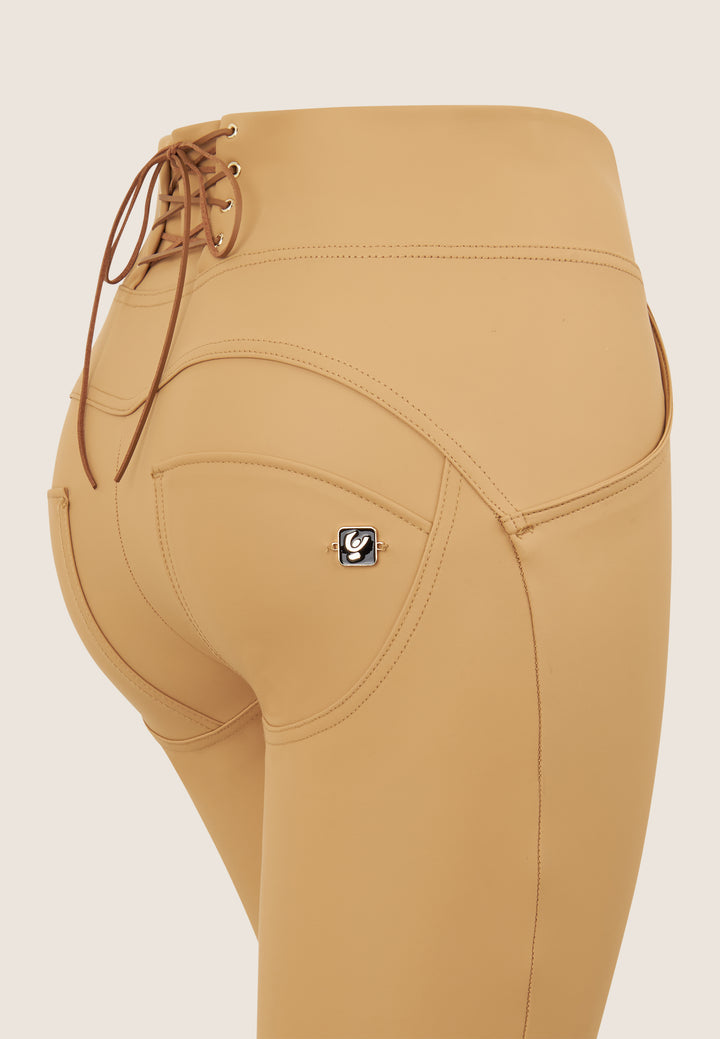 (WRUP2HF448-M85) High Waist WR.UP® Leather Look met Veter Sluiting op de Rug ♥