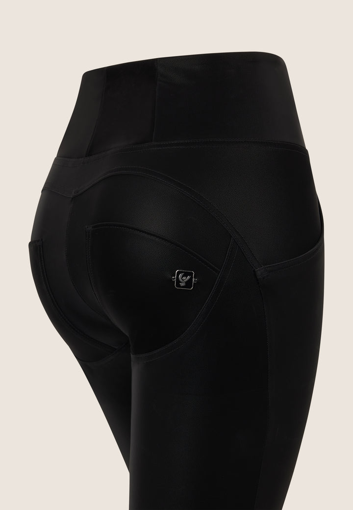 (WRUP2HF461-N) Faux Leather WR.UP® met Satin Look Effect