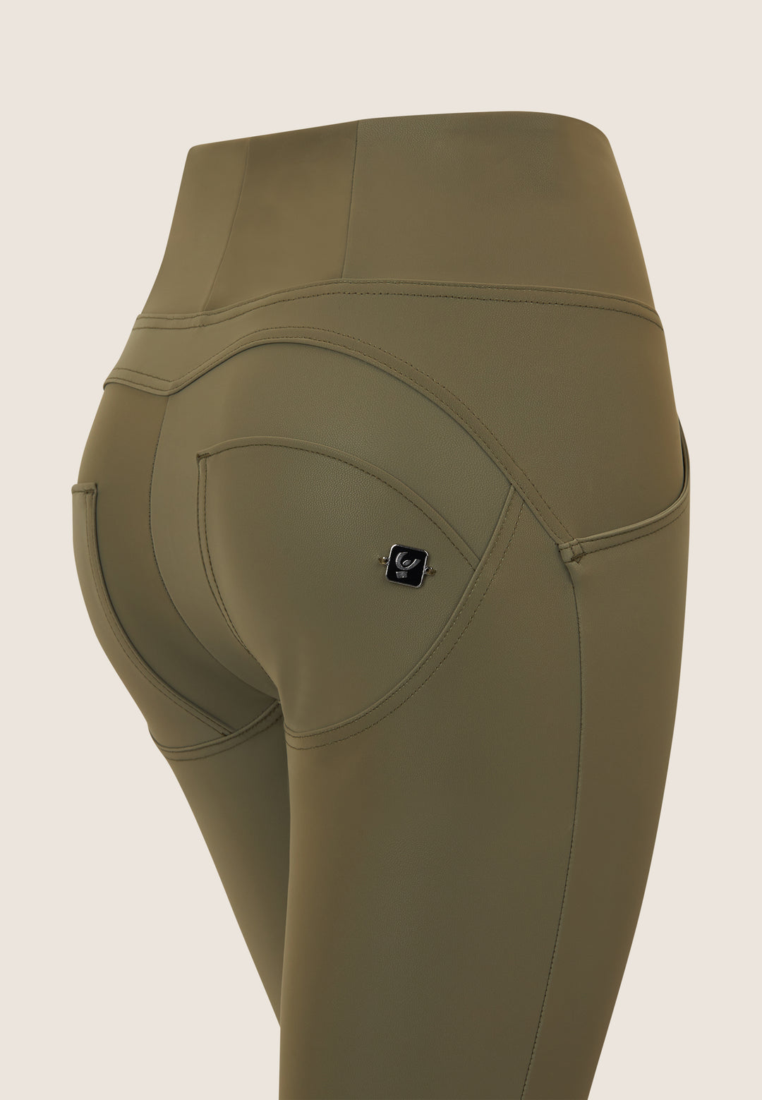 (WRUP2HF461-V137)  Faux Leather WR.UP® met Satin Look Effect