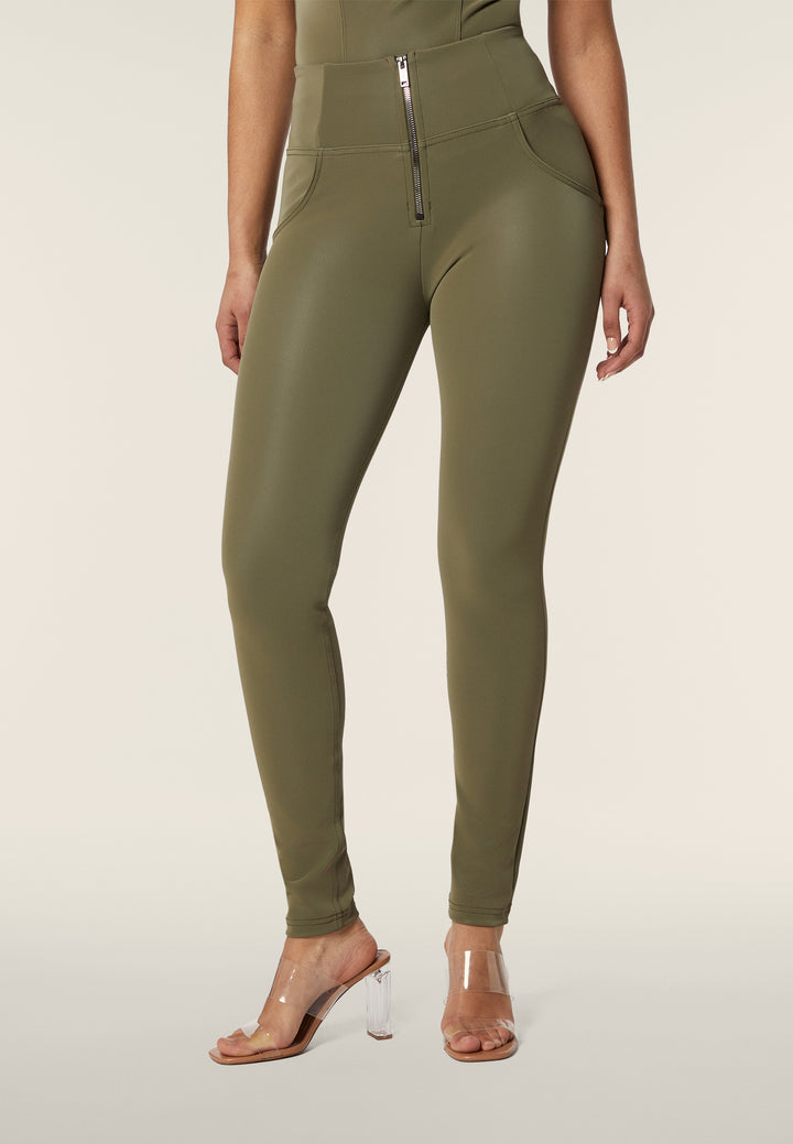 (WRUP2HF461-V137)  Faux Leather WR.UP® met Satin Look Effect