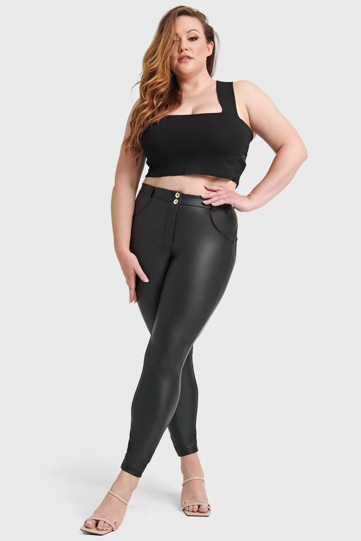 (WRUP2RC006PNS-N) Zwarte WR.UP® Curvy met een Regular Waist in Leatherlook