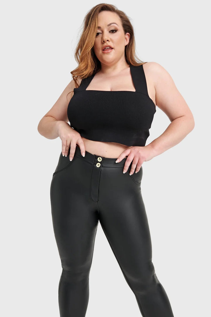 (WRUP2RC006PNS-N) Zwarte WR.UP® Curvy met een Regular Waist in Leatherlook