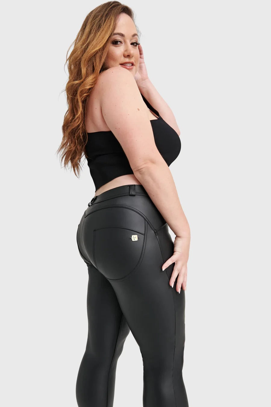 (WRUP2RC006PNS-N) Zwarte WR.UP® Curvy met een Regular Waist in Leatherlook