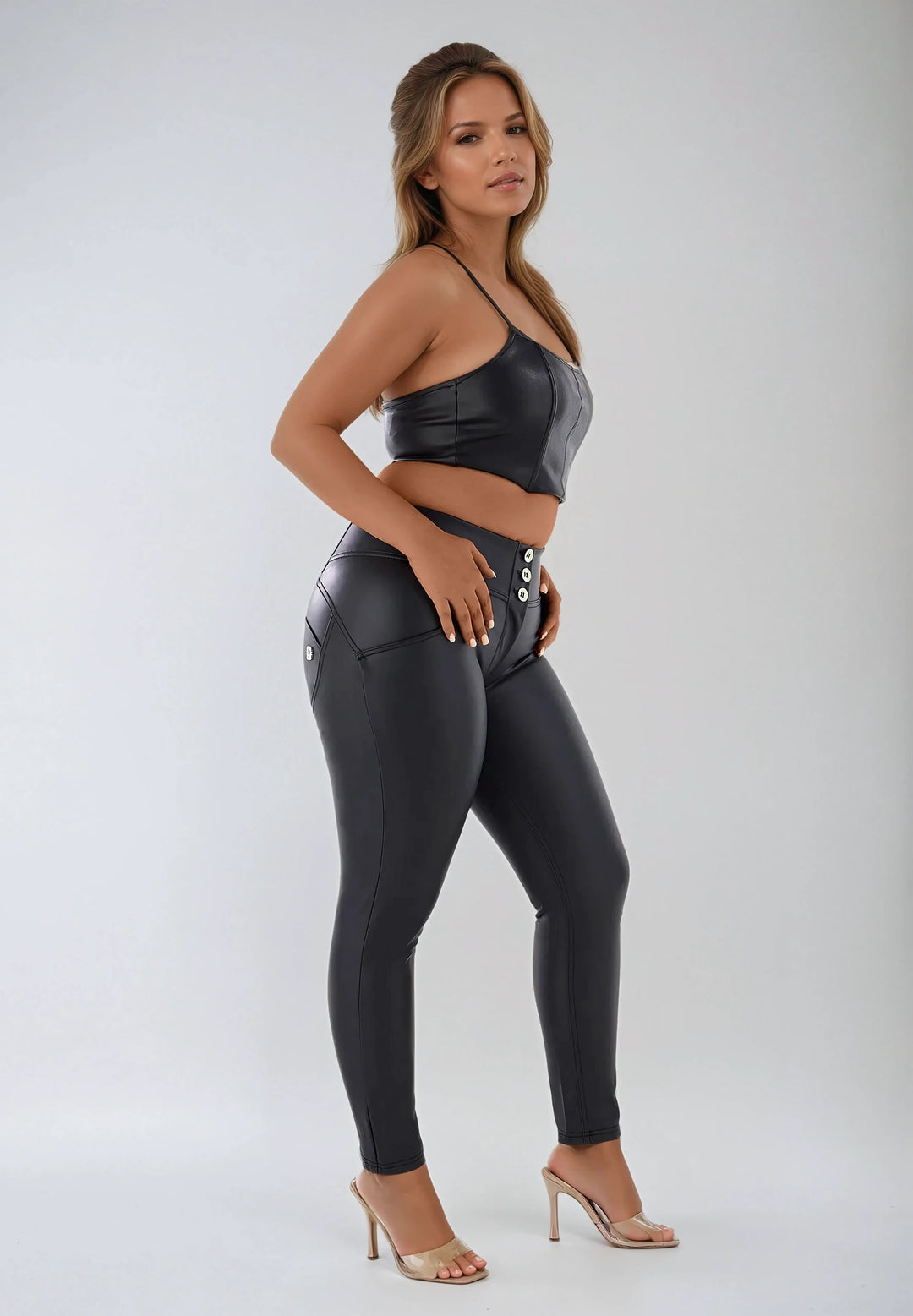 (WRUP4MC006PREC-N) Leather Look Mid Waist WR.UP® in Enkel Lengte met Knoop Sluiting