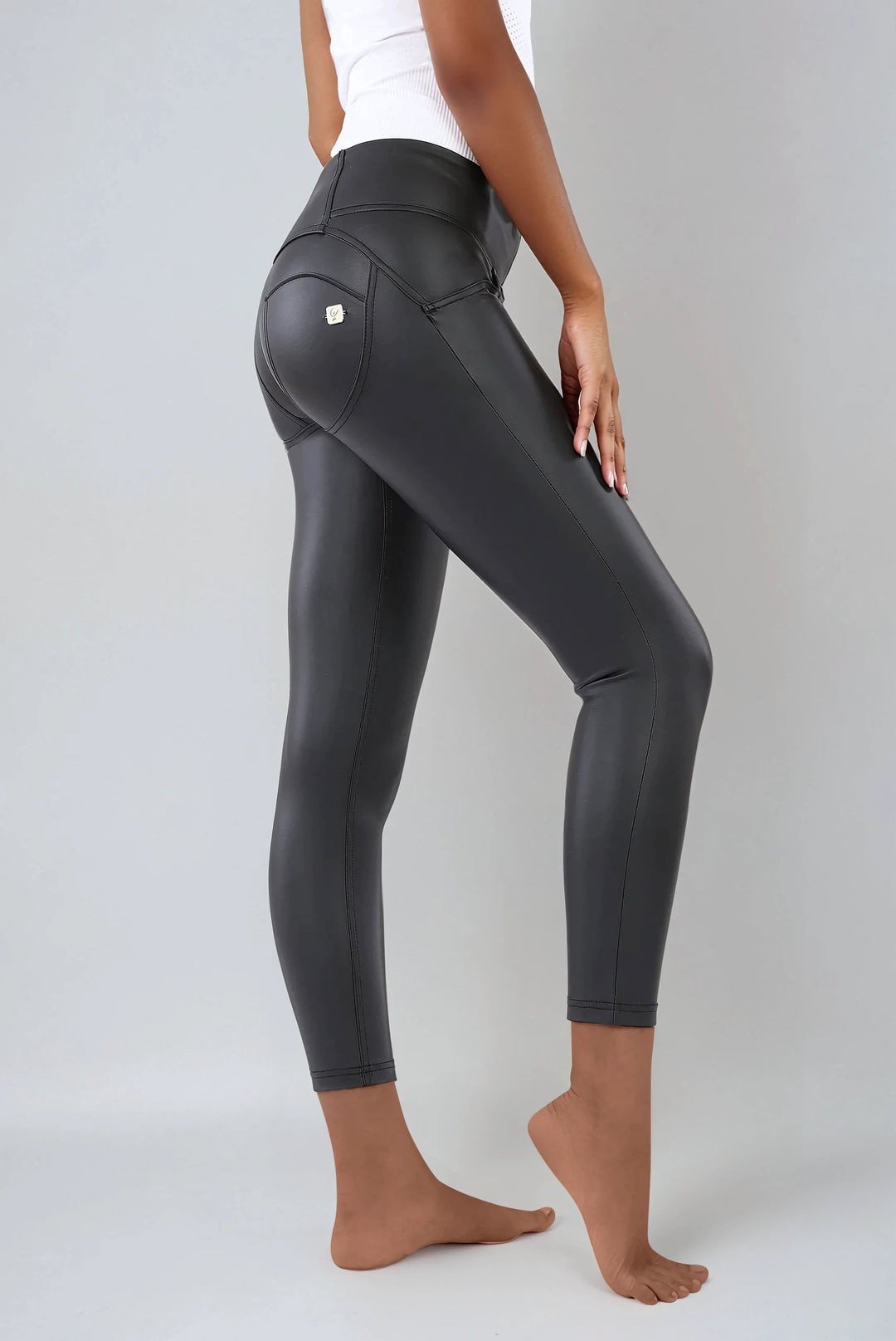 (WRUP4MC006PREC-N) Leather Look Mid Waist WR.UP® in Enkel Lengte met Knoop Sluiting