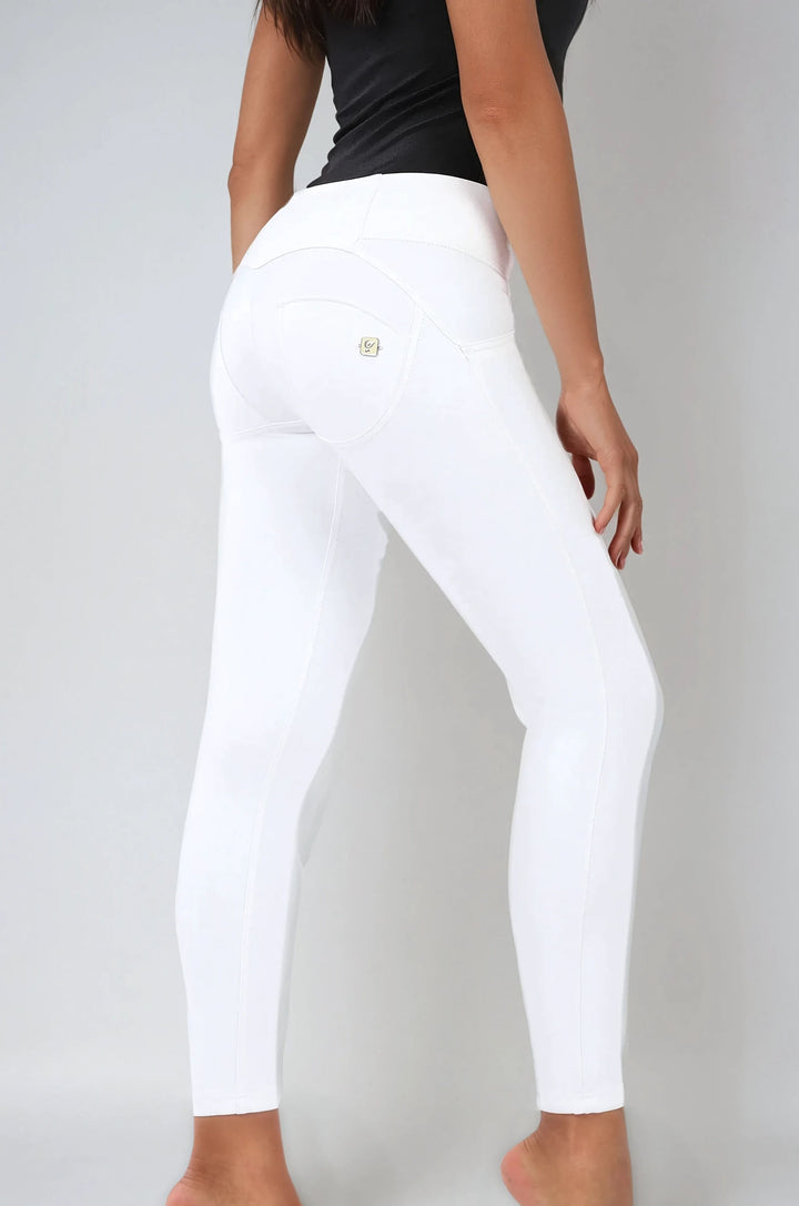 (WRUP4MC006PREC-W) Leather Look Mid Waist WR.UP® in Enkel Lengte met Knoop Sluiting