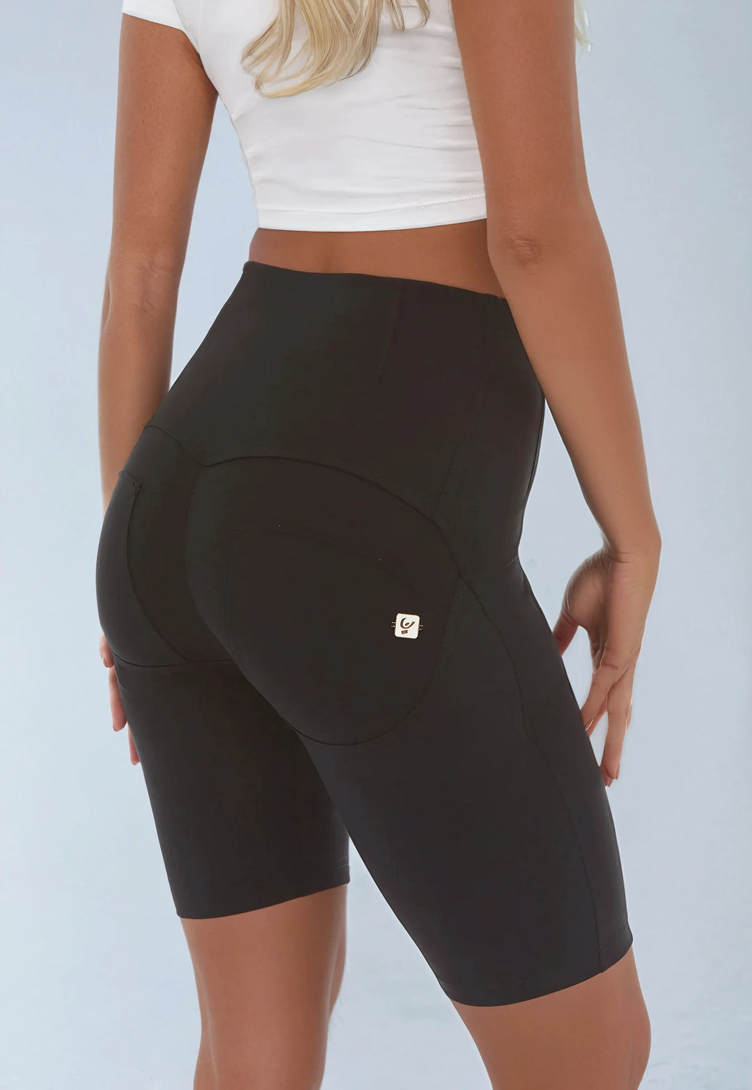 (WRUP7SHS444-N) Super High Waist WR.UP® Biker Shorts with 3 Buttons