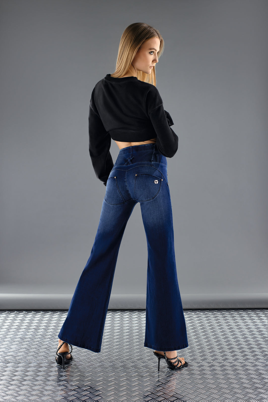 (WRUPSNUG29SHF325-J0B) Woven Denim flared WR.UP® Jeans met Hoge Taille