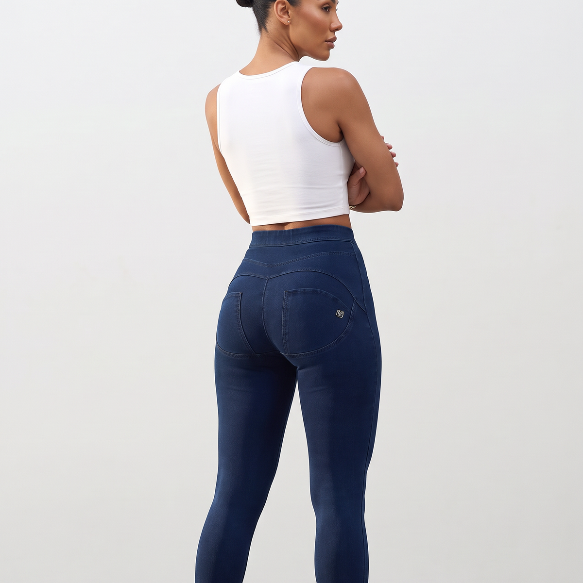FREDDY WR.UP® denim, achteraanzicht van de shaping pasvorm