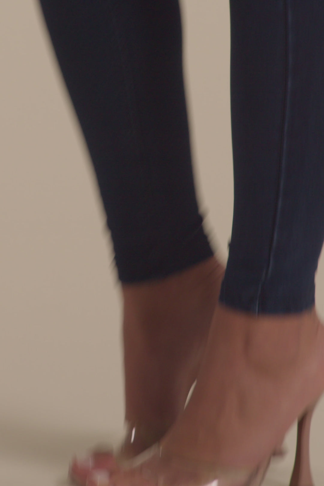 (WRUP2HS2512-J0B) High Waist WR.UP® with Cut-Out Hip Details