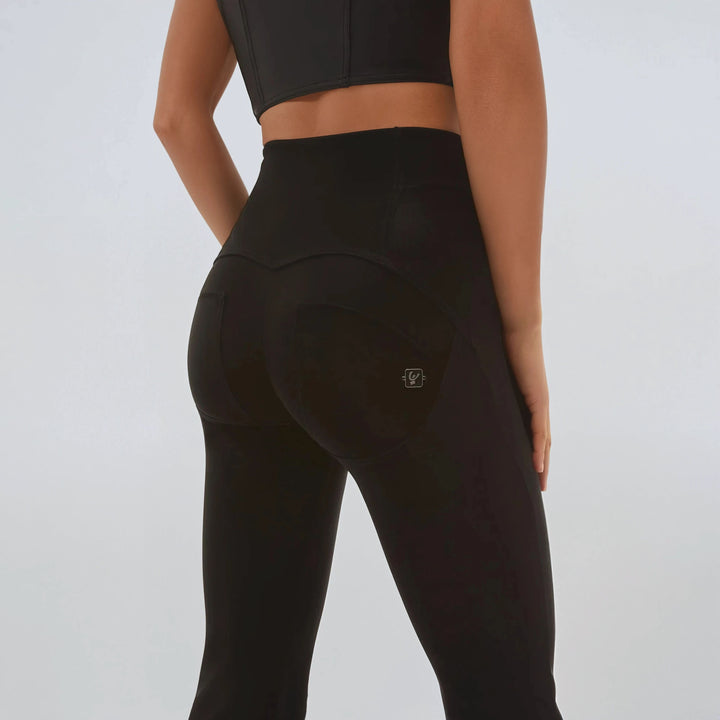 (WRUP11SHS435-N)  Flare Satin Look Leather Hoge Taille WR.UP® met Wijde Pijp en Split aan de Enkel