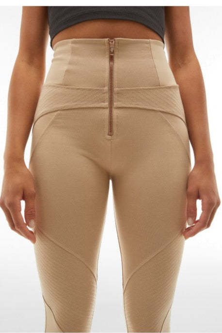 (WRUP2HHF332-M35) Super Hoge Taille WR.UP® met Gouden Details en Stylish Stitches