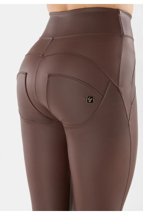 (WRUP2SHF313-M29) Leather Look WR.UP® met Hoge Taille en Stoere Stiksels