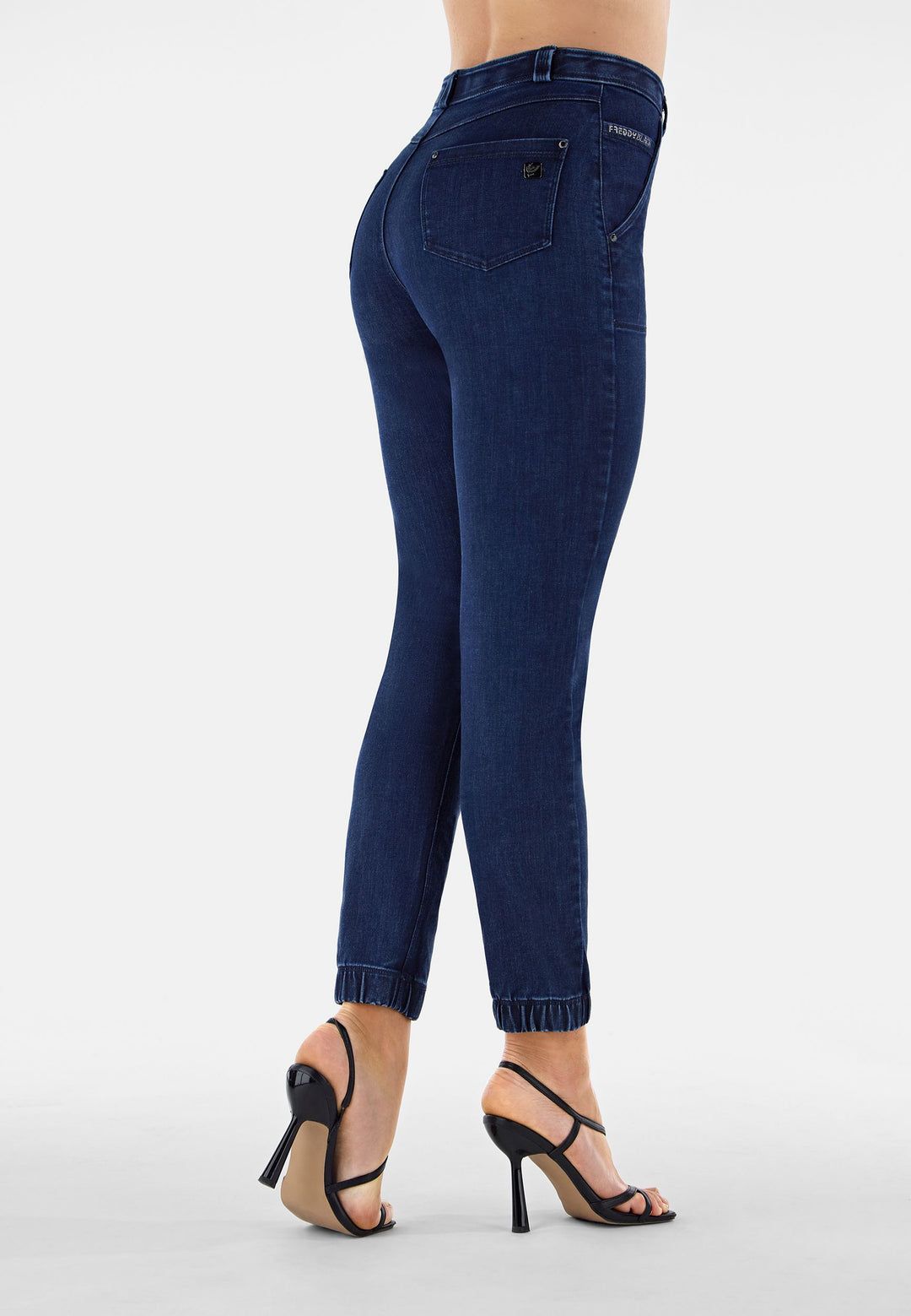 BLACK1HF202-J0B Blauwe Freddy Jeans met een Hoge Taille, Patch Pockets en een Hip Detail aan de Enkel