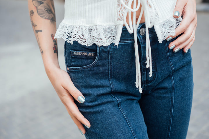 (BLACK11HS202-J0B) Freddy Fit Jeans met een Wijd Uitlopende Pijp en een Hoge Taille