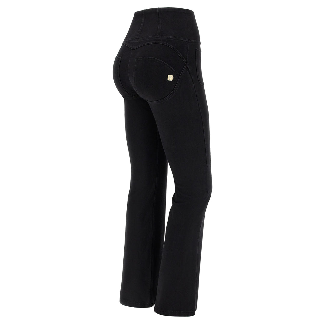 WRUP11HF250-J7N Zwarte WR.UP® Flared Jeans met een Hoge Taille en Patch Pockets
