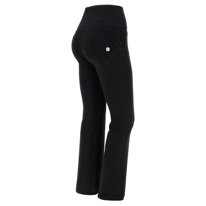 WRUP11HF250-J7N Zwarte WR.UP® Flared Jeans met een Hoge Taille en Patch Pockets