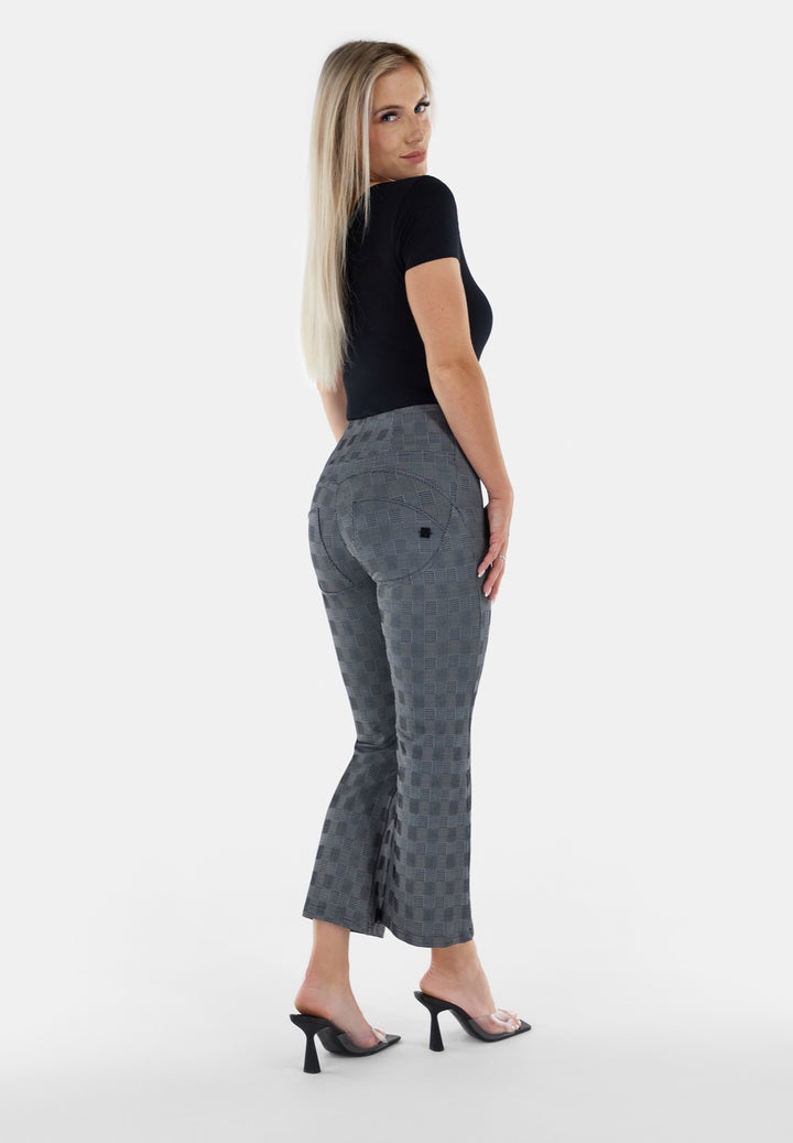 WRUP12HF240-NW10 Grijze WR.UP® in een Hip Ruit Patroon en Cropped Bottom