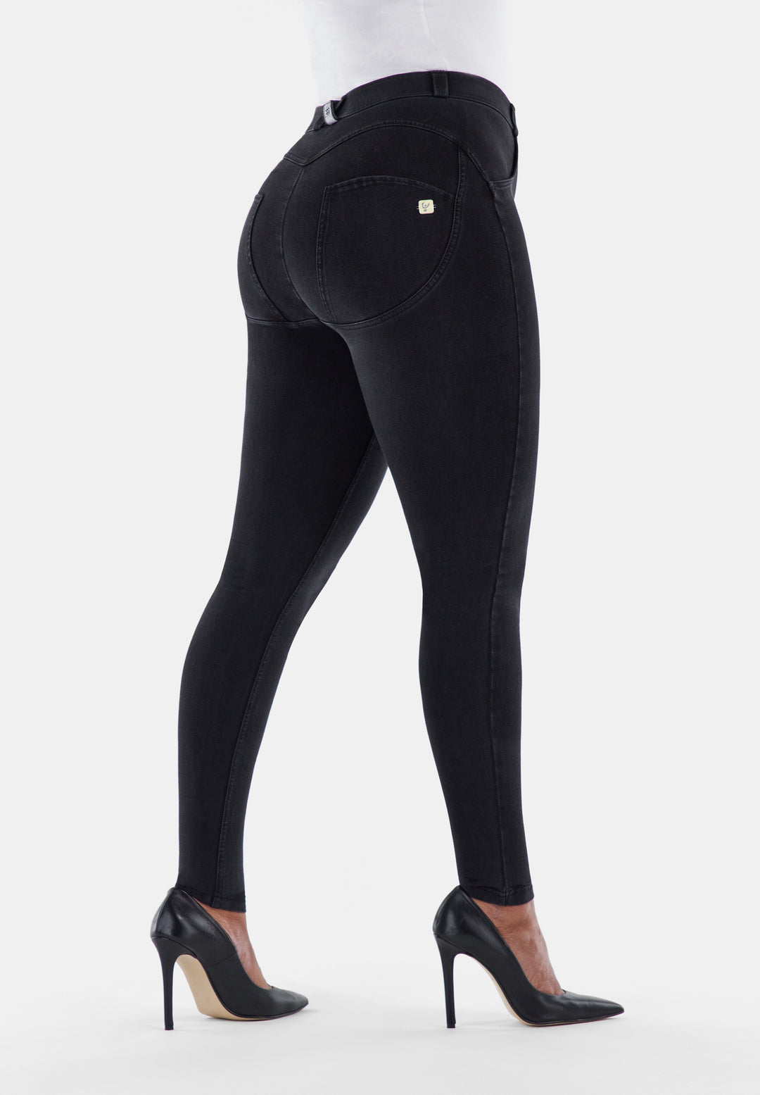 (WRUP1RC002NS-J7N)  Zwarte WR.UP® Curvy Fit Regular Waist in Denim Look