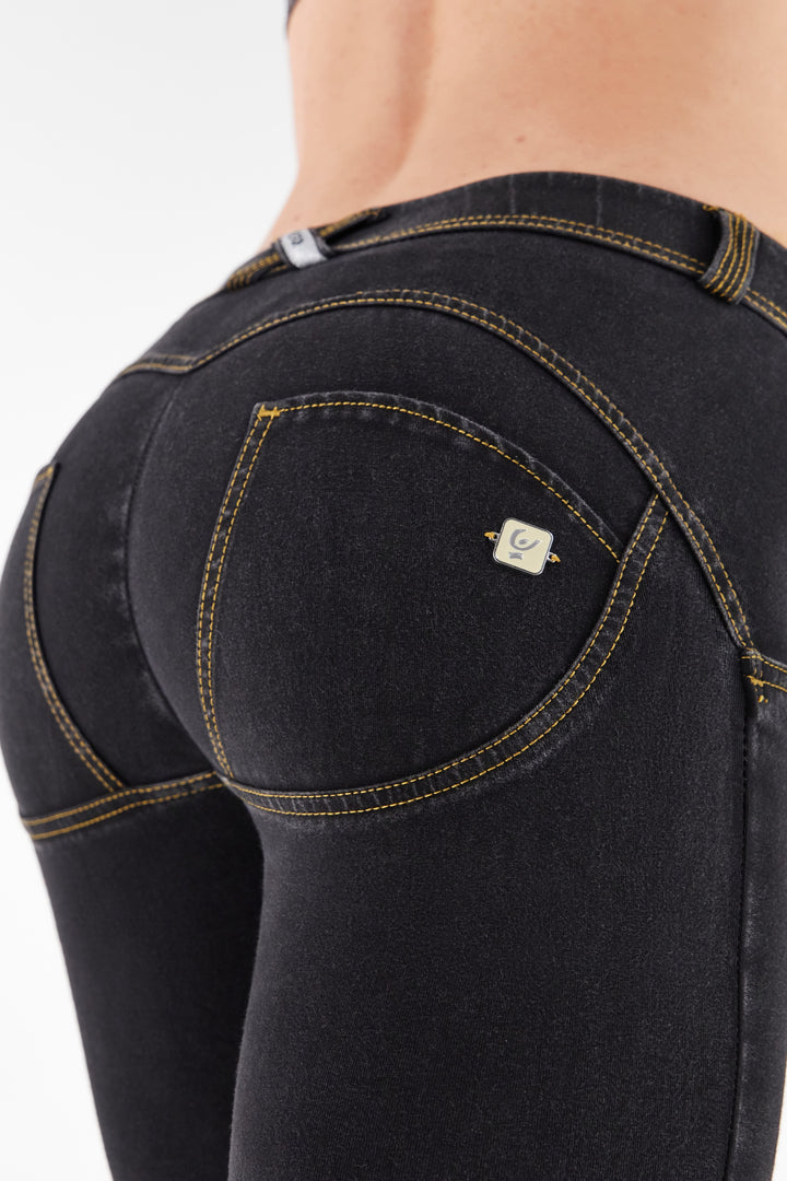 (WRUP1RC002-J7Y) Zwarte WR.UP® Regular Waist in Denim Look