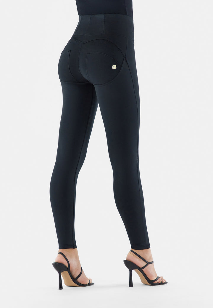 (WRUP2HC004REC-N) Zwarte WR.UP® met een Hoge Taille in Shiny D.I.W.O.